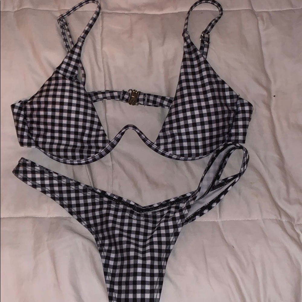 Cheeky checkered bikini